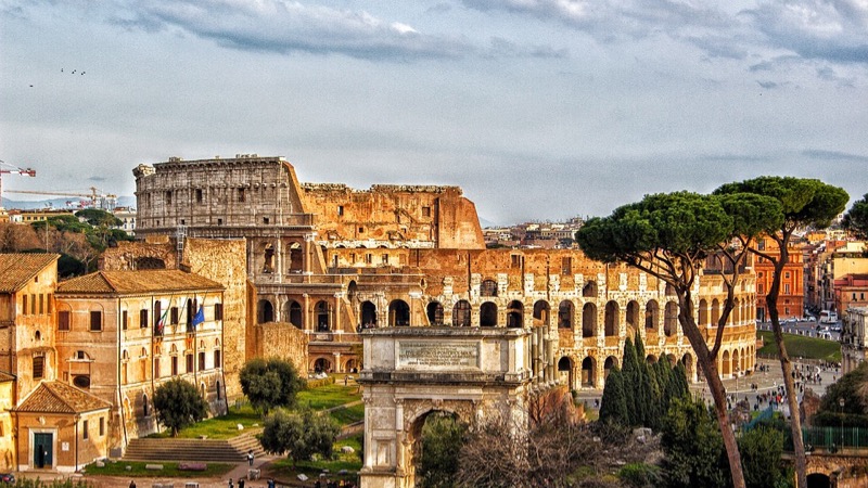 Vue de loin du Colisée, Roma